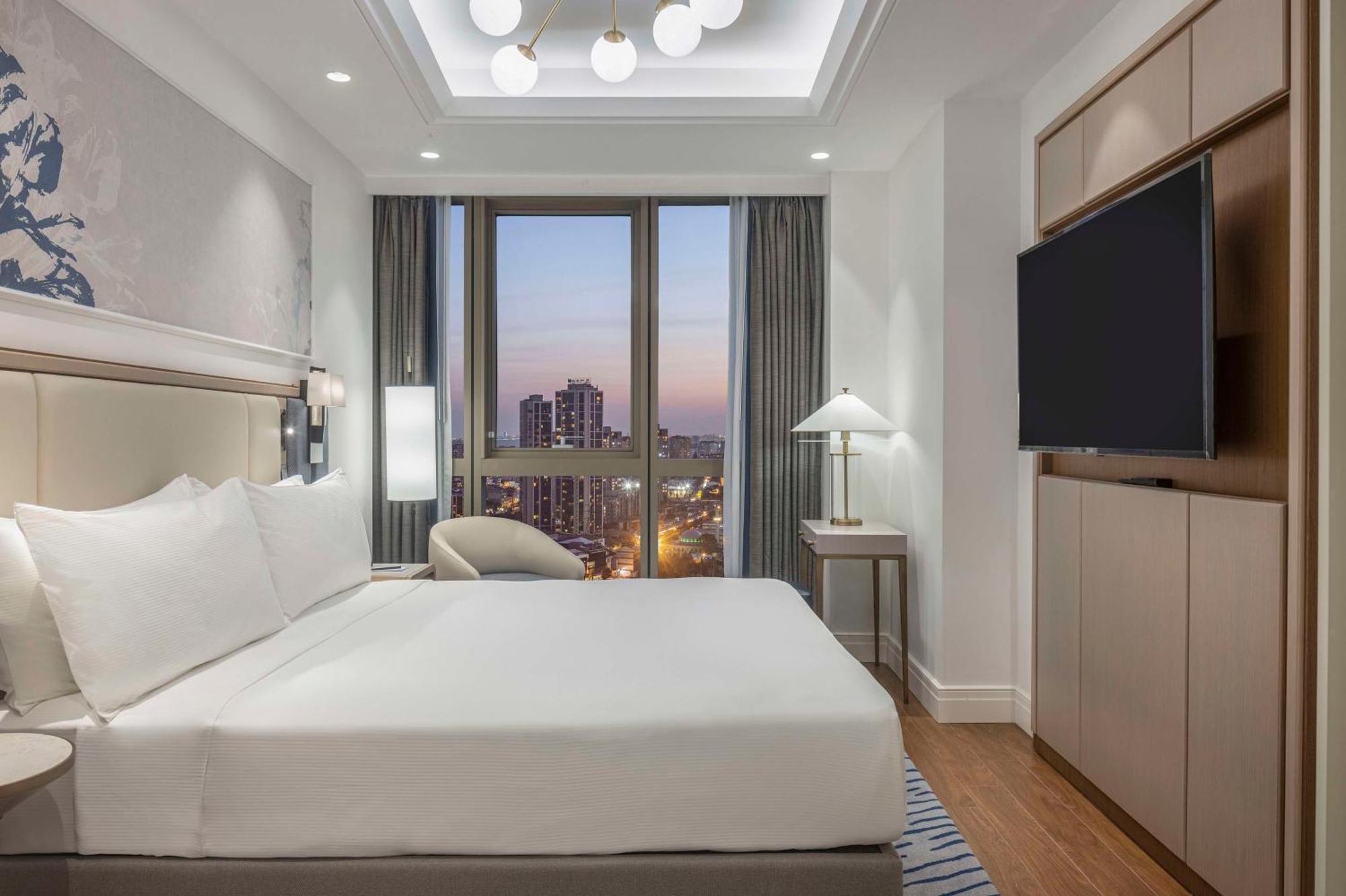 Hilton Mall Of Istanbul Exterior photo A bedroom at the hotel